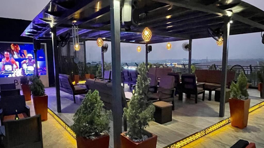 Phoenicia Suites Wupa Esterno foto