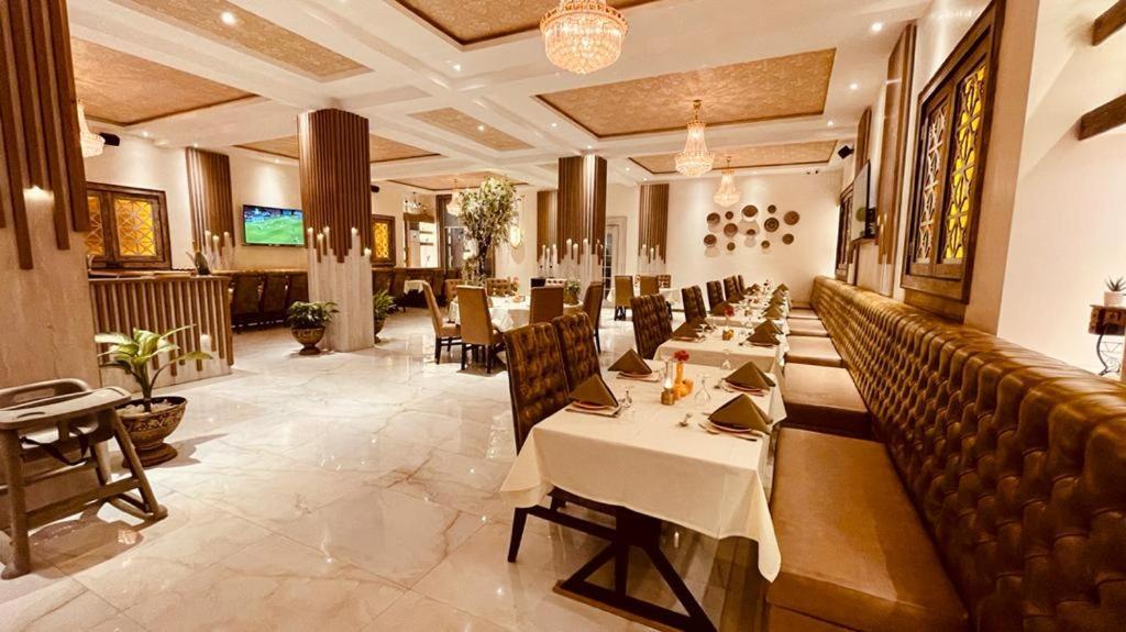 Phoenicia Suites Wupa Esterno foto