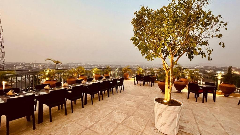 Phoenicia Suites Wupa Esterno foto