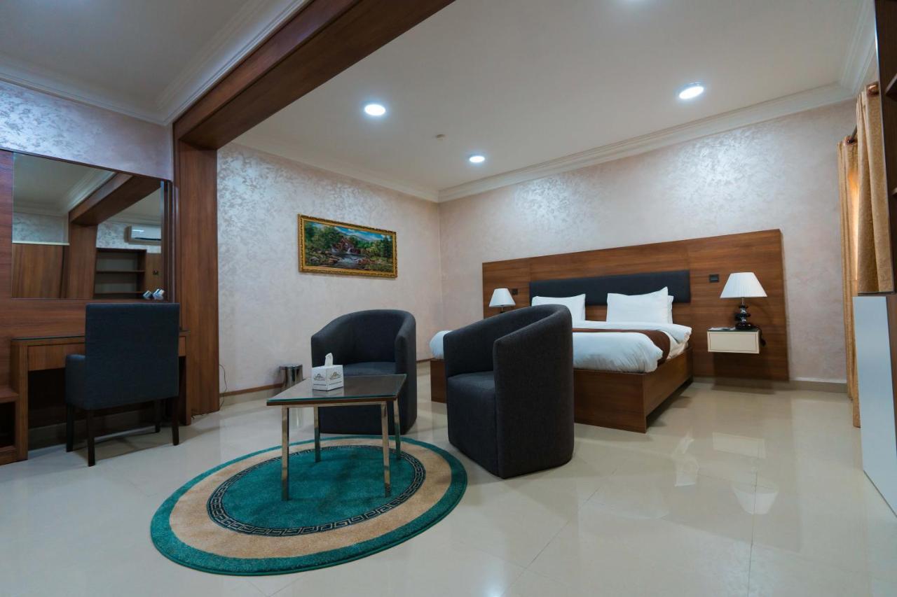 Phoenicia Suites Wupa Esterno foto