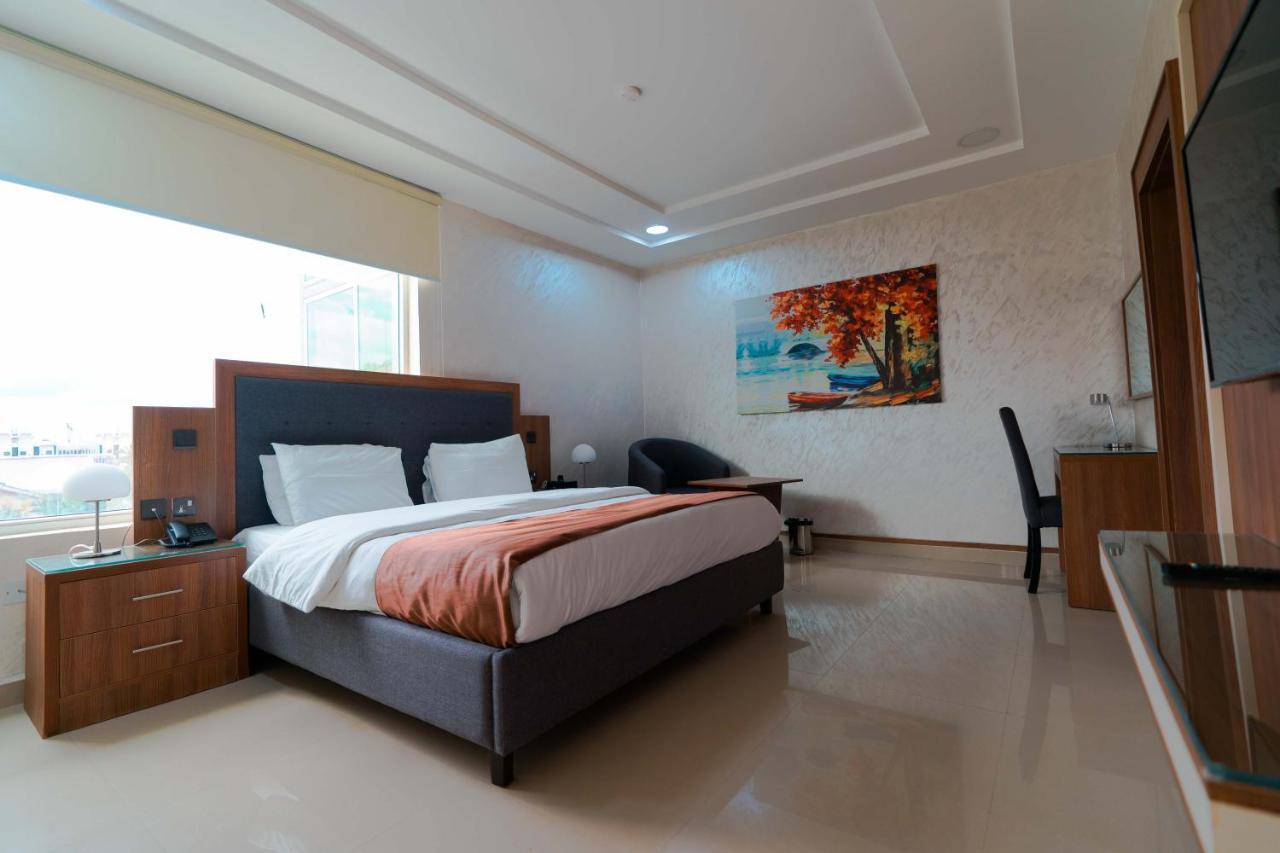 Phoenicia Suites Wupa Esterno foto