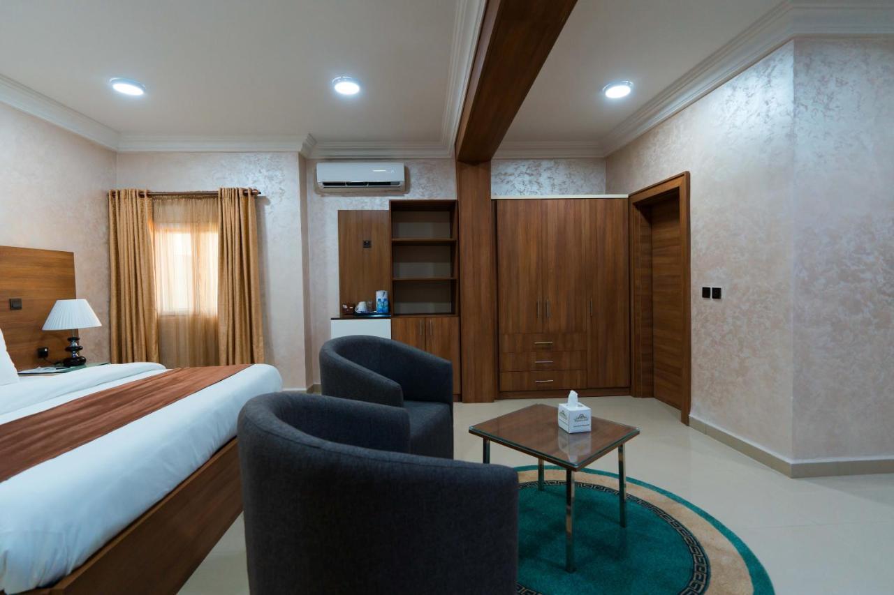 Phoenicia Suites Wupa Esterno foto
