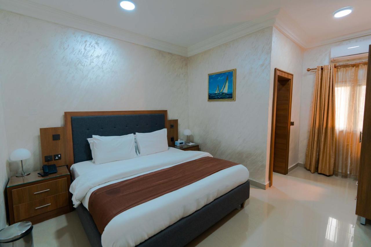 Phoenicia Suites Wupa Esterno foto